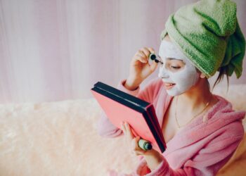 The Magic Behind Hydrating Face Masks: Do They Work?