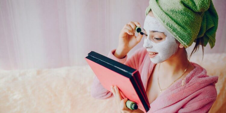 The Magic Behind Hydrating Face Masks: Do They Work?